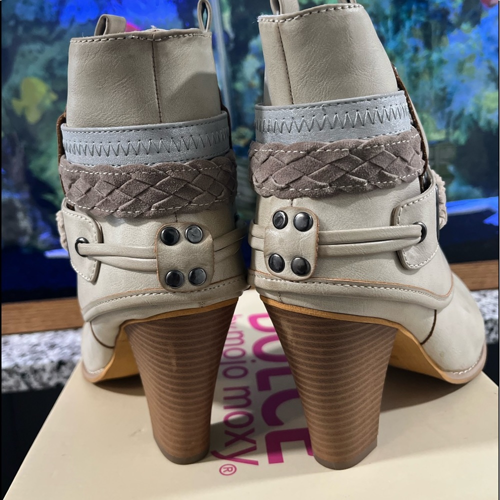 Womens Dolce by Mojo Moxy Brigade Multi Strap Ankle Booties - Cream size 9